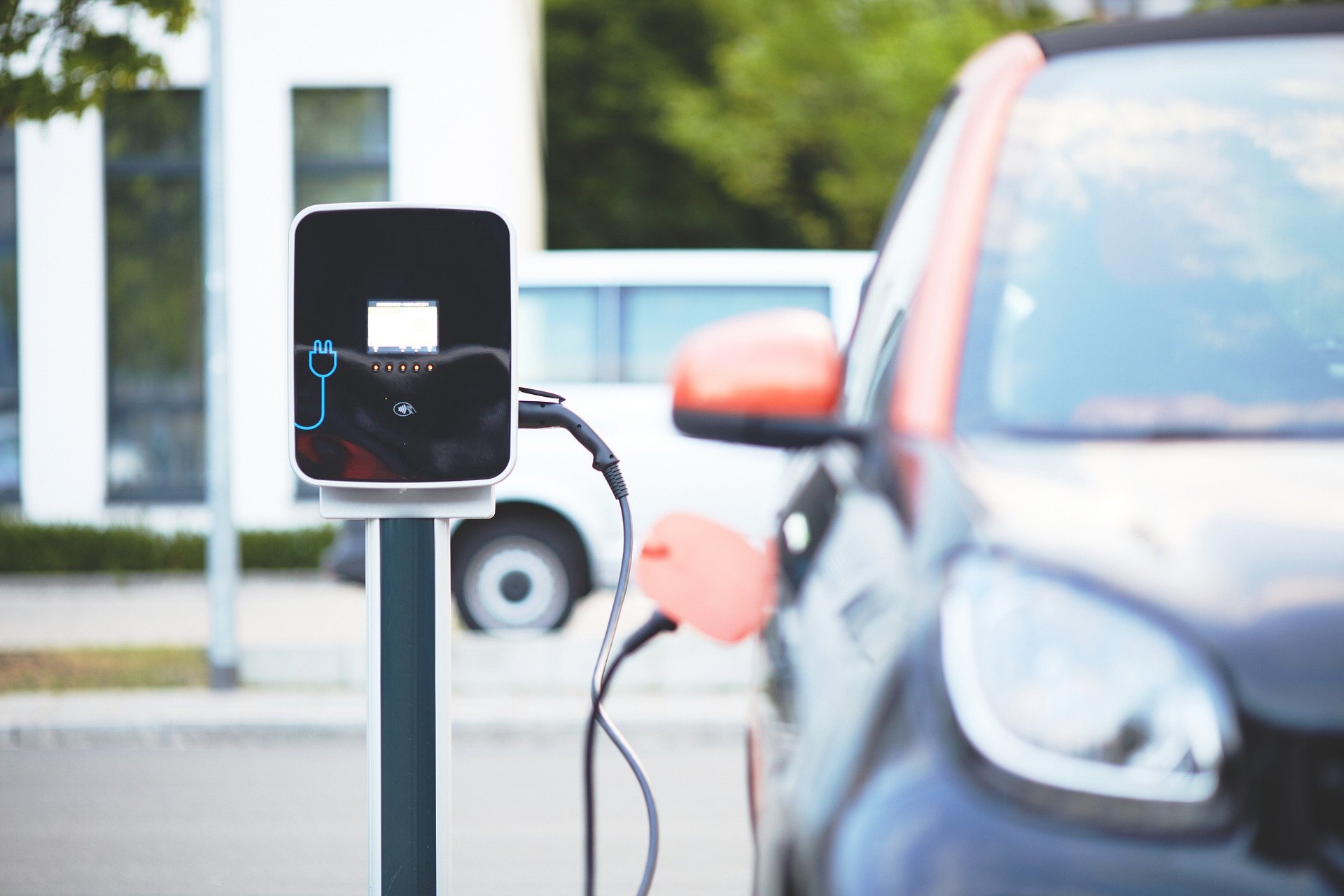 Bornes de recharge pour les voitures électriques : tout ce qu'il
